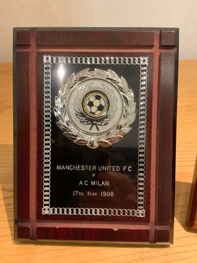Manchester United Football Plaques: Participation plaques for the friendlies v AC Milan on 17 May 1988 and  v Fluminense on 6 August 1986. (2)