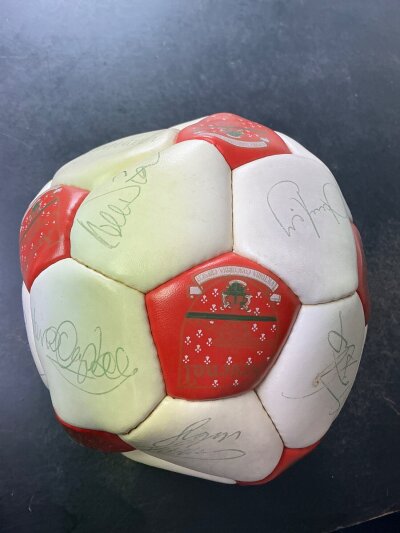 Arsenal Late 80s Signed Football: Possibly from the great championship team of 88/89 to include management of Graham Foley and players Caesar Hayes OLeary Bould Rocastle and others. Around 16 signatures.