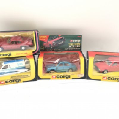 4 X Boxed Corgi Diecast Vehicles. A Ford Escort #498. A Triumph Acclaim #276 and a Escort #496.