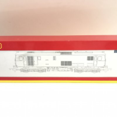 A Boxed Hornby 00 Gauge Fragonset Raiways Bo-Bo Diesel Electric Class 73 Locomotive 73107 Spitfire #R2518 DCC Ready.