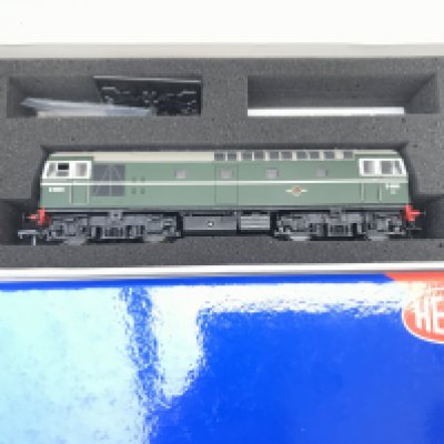 A Boxed Heljan 00 Gauge Class 33 BR Green Diesel Locomotive D6581. limited Edition.