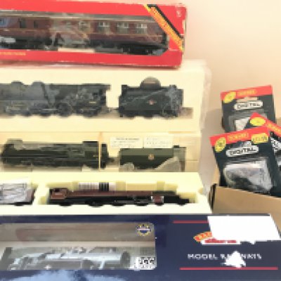 A Collection of Partly Boxed 00 Gauge Locomotives Digital Decoders. Includes a Bachmann Fairborn Tank 42073(Part of Cylinder Missing). Also Includes 2 Coaches.
