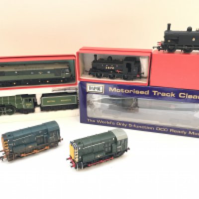 A Collection of 00 Gauge Locomotives including Bachmann. Dapol Hornby.