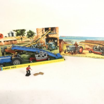 A Boxed Corgi Gift Set #47. Working Conveyor On Trailer With Ford 5000 Super Major Tractor And Driver.