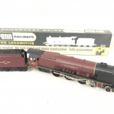 A Boxed Wrenn 00 Gauge BR Coronation 4-6-2 City Of London Locomotive. #W2226.