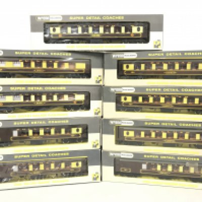 A Collection of Boxed Wrenn 00 Gauge Pullman Coaches.