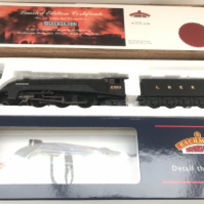 A Boxed Bachmann 00 Gauge Limited Edition Class A4 No. 2510 QuickSilver Locomotive #31-962 With Certificate.