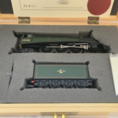 A Bachmann 00 Gauge Limited Edition Dwight D Eisenhower. In Presentation Box. 9ct Gold.