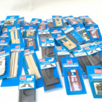 A collection in excess of 40 items by PECO for N gauge model railway layouts. All are new in unopened packaging. No reserve