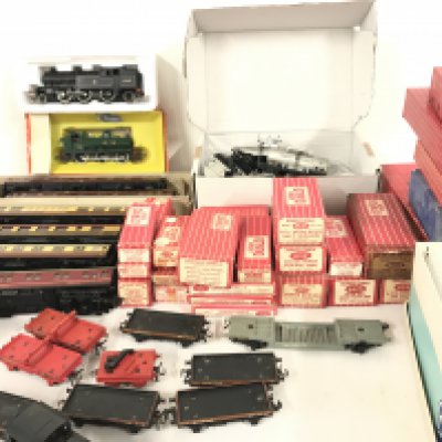A Collection of Boxed And Loose 00 Gauge Locos. Coaches Wagons. Track. And Accessories.