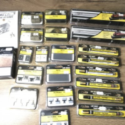 A collection in excess of 20 accessories for model railways by Woodland Scenics Tidy Track range includes Roto Wheel cleaner..Dust Monkey plus others. Both Ngauge and HO. No reserve