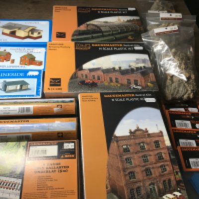 A collection in excess of 15 pieces of model railway accessories by PECO ..Gaugemaster . Includes buildings and scenes etc all N scale. No reserve