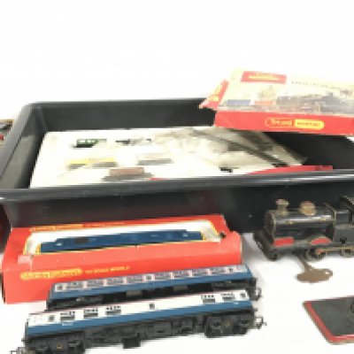 A collection of both clockwork and electric model railway locomotives and accessories, primarily 00 gauge. Features Triang and Hornby. No reserve