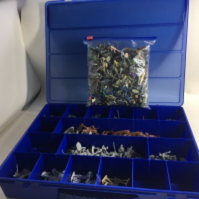 A collection of approximately 200 Spencer-Marx rare 30mm Napoleonic..US independence war cavalry and infantry plastic figures in collectors box. Also includes bag containing approximately 250 various plastic figures.