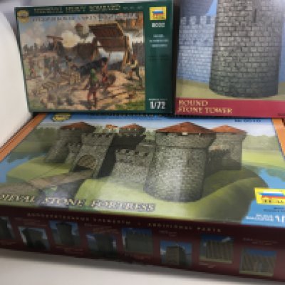 Boxed Zvezda Medieval stone fortress with 2 boxed sets of accessories