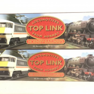 2 X Boxed Hornby 00 Gauge Locomotives. A BR 2-10-0 Locomotive Class 9F #R.864 ans a Battle Of Britain Class 501 Squadron #R.646.