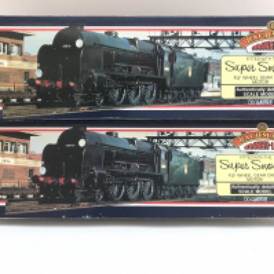 2 X Boxed Bachmann 00 Gauge Locomotives. A Lord Nelson 855 Robert Blake Maunsell Southern Green #31-404 and a Lord Nelson 864 Sir Martin Frobisher Malachite Green #31-401.