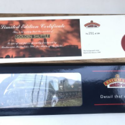 A Boxed Bachmann 00 Gauge A4 Locomotive Golden Shuttle #31-962.Limited Edition.