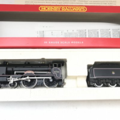 A Boxed Hornby 00 Gauge Locomotive A BR Schools Class Cheltenham #R.2039.
