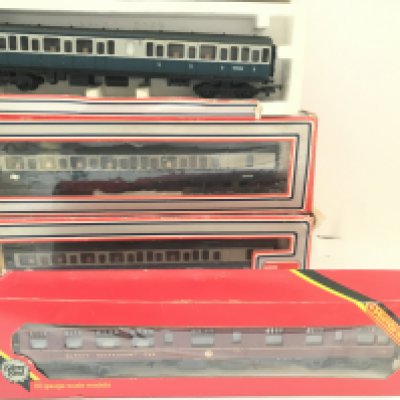 A Box Containing Boxed And Loose 00 Gauge Coaches.