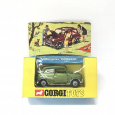A Boxed Corgi Mini-Cooper Magnifique. #334.