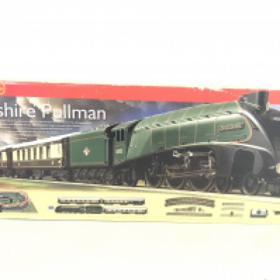 A Boxed Hornby 00 Gauge Yorkshire Pullman Set. #R1136. DCC Ready.