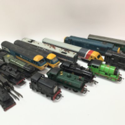 A Box Containing a Collection of 00 Gauge Locomotives. Rolling Stock and Coaches. Ideal for spare parts etc.