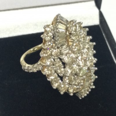 Large 10ct yellow gold cluster ring set with baguette and RBC diamond to the head and shoulders ,boxed. Diamonds 3.00ct . Size M/N. 