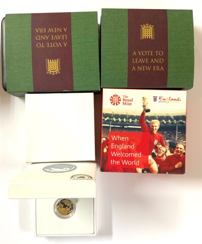 2 Royal Mint commemorative silver proof 50ps, 1996 £5 silver proof coin,  2 silver sovereigns.