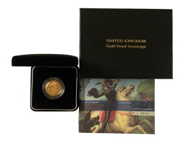 A cased 2007 Royal Mint issue full proof sovereign.