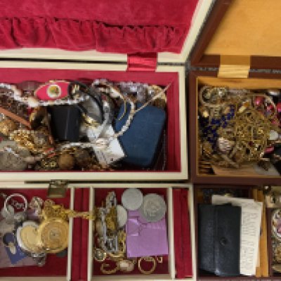 2 good boxes of mixed costume jewellery