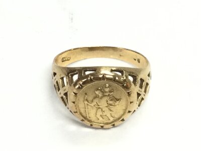 A 9ct gold st Christopher ring. Size N and 3.19g