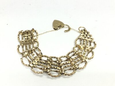 A 9ct gold gate bracelet 14.46g