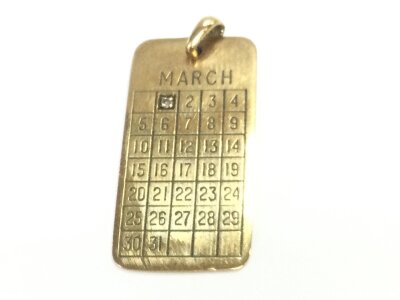 9ct gold pendant. 3.19g