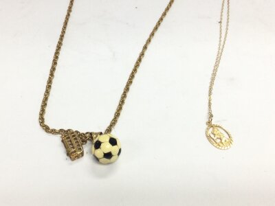 2 9ct gold chains.
9.74g