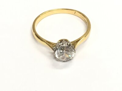 An 18ct diamond ring.
Size Q and 2.78g
