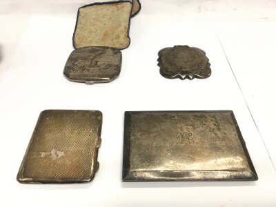 Two compact mirrors and two cigarette cases including silver examples