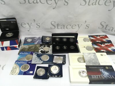 A collection of Britannia including 1oz and smaller examples.