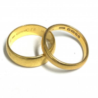 2 22ct gold wedding bands, 9.5g