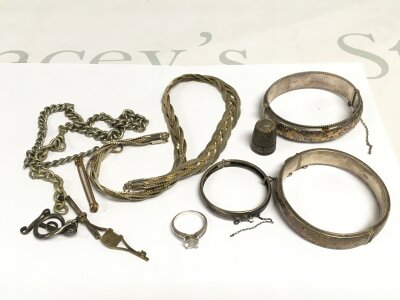 A small collection of silver jewellery.