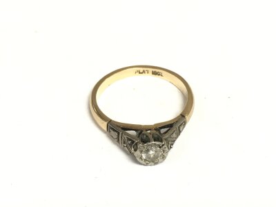 An 18ct gold and platinum solitaire diamond ring, approx 3.2g and approx size M.