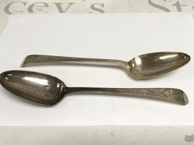 A pair of early Georgian silver spoons, approx 126g.