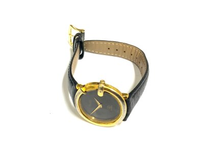 A modern Gucci Quartz wristwatch.