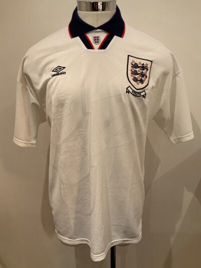 England 1994 Youth Match Worn Football Shirt: White Umbro XL with number 6 to rear. Under 3 Lions badge the word youth is embroidered.