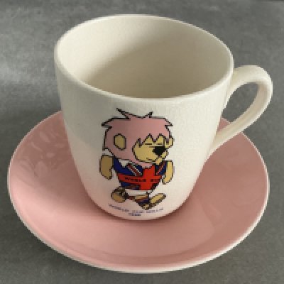 1966 World Cup Willie Tea Cup: Stunning condition featuring a colourful WC Willie cup with handle. Underneath the Football Association copyright. C/W saucer that we are informed belongs with the cup but without FA copyright we are not so certain. (2)