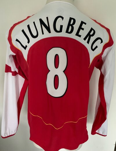 2004 - 2005 Arsenal Match Issued Football Shirt: Red long sleeve with Ljungberg 8 to rear and Champions League sleeve badging.