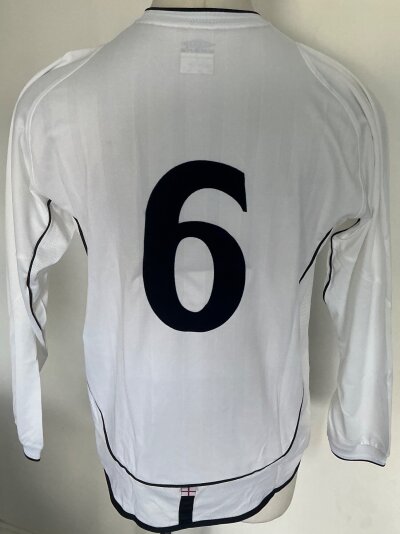 2001 England Fully Signed Match Issued Football Shirt: Number 6 long sleeve shirt issued to Keown for the match v Mexico at Derby with accompanying number 6 shorts. Genuine autographs of the squad including Manager Sven. Includes Beckham Gerrard Powell Sheringham Owen and Carrick.