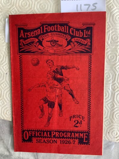 1926 - 1927 Arsenal v Manchester United Football Programme: Good condition league match with team changes and score noted. Rusty staples present and holding firm