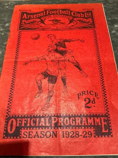 1928 - 1929 Arsenal v Bolton Football Programme: Good condition league match with no team changes. Rusty staples with centre page detaching.