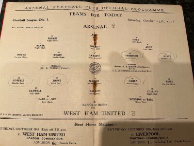 1928 - 1929 Arsenal v West Ham Football Programme: Good condition league match with team changes and score noted. Rusty staples not holding firm.